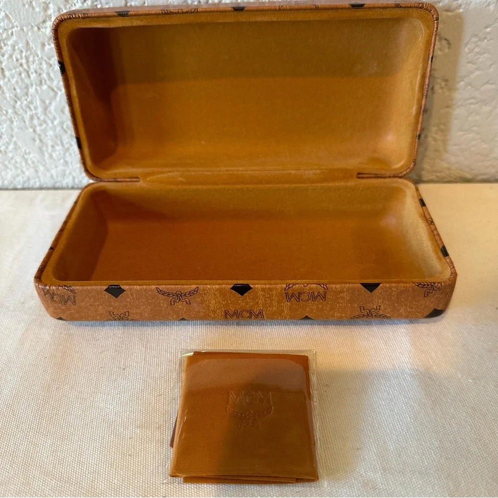 MCM Eyeglass Sunglass Hardshell Case & Cleaning Cloth - Picture 3 of 13